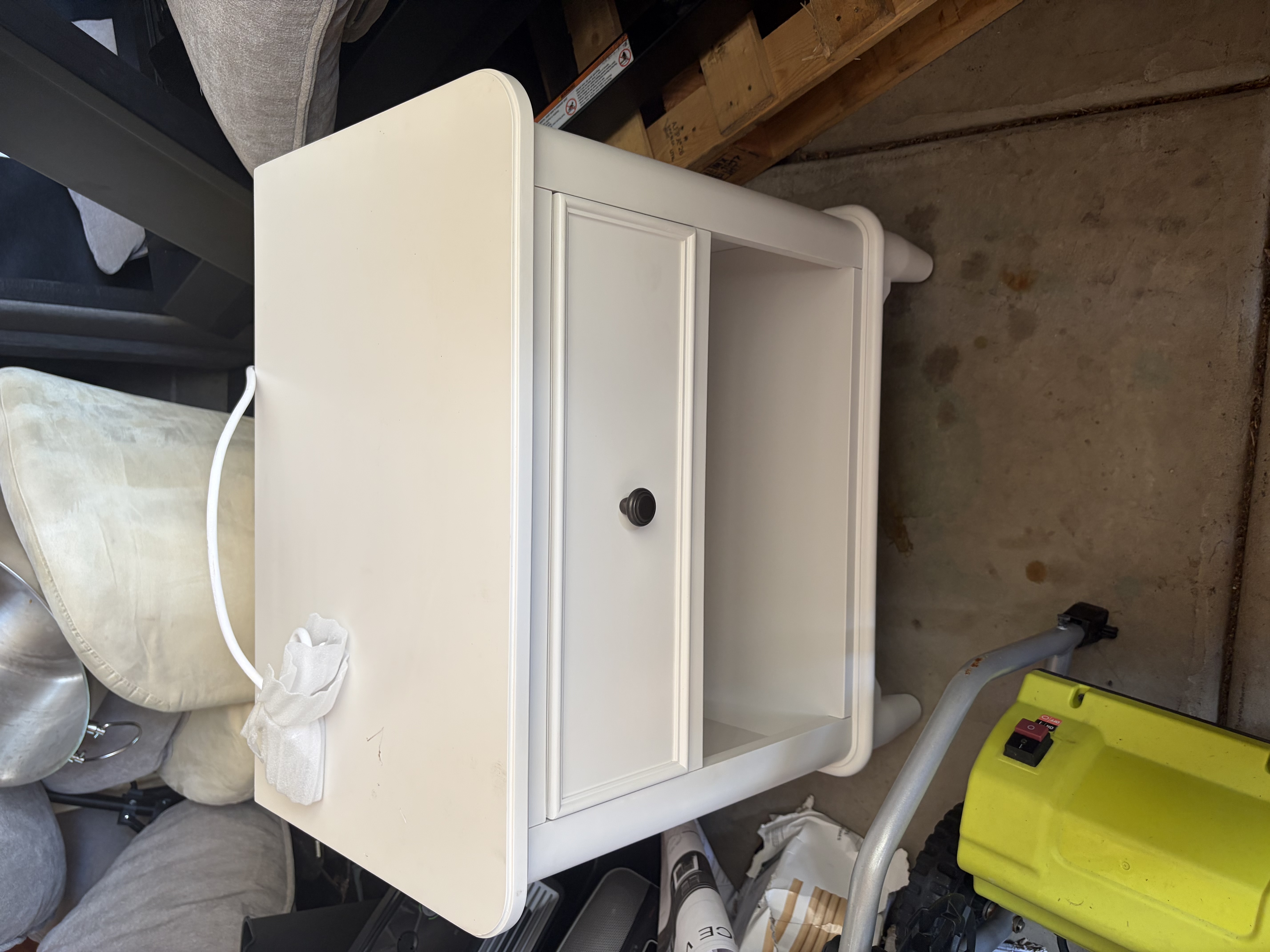 LILA WHITE NIGHTSTAND